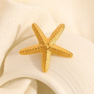 Élégante broche étoile de mer plaquée or 18 carats avec texture métallique