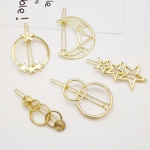 Ensemble de 5 barrettes dorées géométriques avec motifs ajourés de lune et d'étoiles