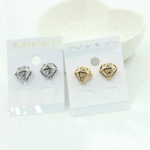 Boucles d'oreilles géométriques évidées avec zircon en cristal en finitions or et argent
