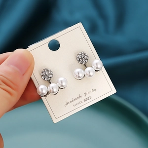 Elegant S925 silver stud earrings with three pearls and sparkling rhinestones