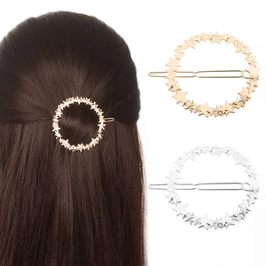 Modieuze matte ster haarclip in goud en zilver voor dames met een hol ringontwerp