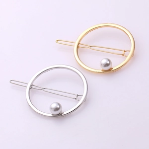 Barrettes circulaires minimalistes or et argent avec élégant détail de perle
