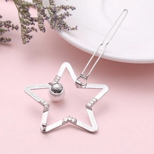 Pince à cheveux étoile argentée avec design pentagramme creux et perle blanche suspendue