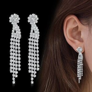 Boucles d'oreilles Exquises en Alliage de Strass à Fleur Longue avec Tige en Acier Inoxydable Bijoux Élégants Argentés pour Femmes