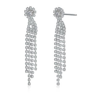 Élégantes boucles d'oreilles pendantes argentées avec cristaux pour soirées