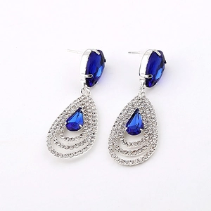 Boucles d'oreilles pendantes argentées avec cristaux bleus et zircons blancs pavés