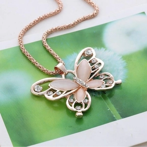 Roségouden vlinder hanger ketting met roze kattenoogsteen en kristallen accenten
