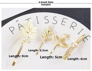 Détail de pinces à cheveux feuilles dorées et perles sur un plateau blanc, set de 4