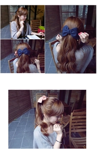 Détail de nœuds en tissu bleu marine et rose portés sur une queue de cheval élégante