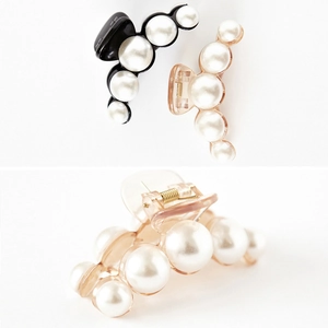 Pinces à cheveux en acrylique ornées de perles en coloris noir et champagne chic