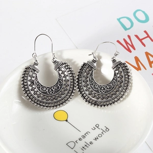 Boucles d'oreilles bohèmes vintage en forme de croissant de lune avec motifs floraux