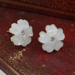 Exquisite white five-petal flower stud earrings with subtle rainbow glitter and crystals