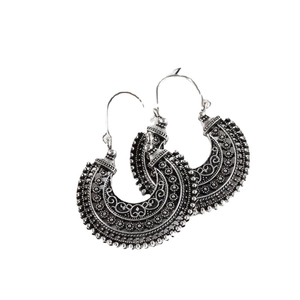 Boucles d'oreilles rétro en C argentées avec motif filigrane de style bohème