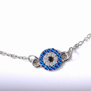 Fußkettchen mit Evil-Eye-Anhänger, blauen Kristallen und filigraner silberner Gliederkette