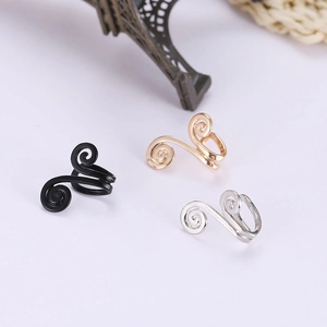Dreiteiliges U-förmiges Ohrmanschetten-Set in Schwarz, Gold und Silber ohne Piercing