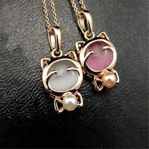 Süße Katzen-Halskette mit Opal-Stein und Perle in elegantem Roségold-Finish