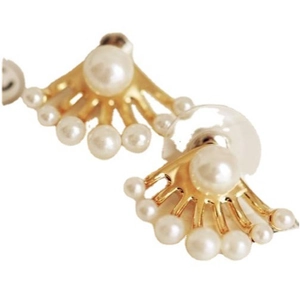 Élégantes boucles d'oreilles perles dorées en éventail avec design rayon de soleil éclatant