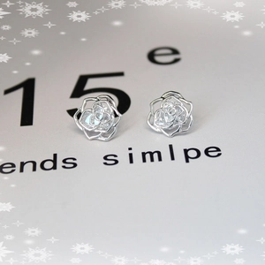 Boucles d'oreilles roses en argent S925 avec cristaux de zircon étincelants au design floral