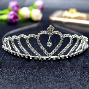 Sparkling silver tiara crown with heart-shaped crystal rhinestones for girls and women