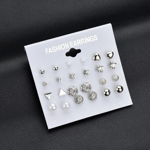Juego de 12 pares de pendientes de moda plateados con pedrería y perlas de imitación