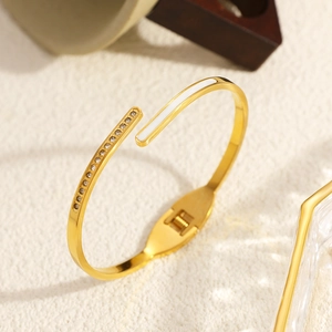 Bracelet jonc en acier inoxydable doré minimaliste avec incrustation blanche et zircons