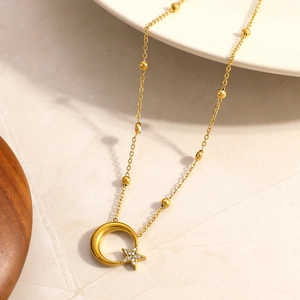 Collana in acciaio inossidabile placcata oro 18K con pendente a luna e stella con cristalli