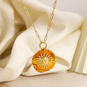 Collana vintage francese placcata in oro 18k con ciondolo a sole in ambra