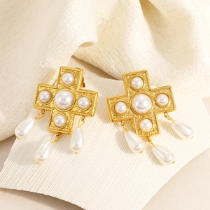 Vintage-Ohrringe aus 18k vergoldetem Edelstahl mit Perlen im königlichen Palast-Stil