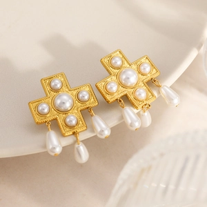 Vintage 18K vergoldete Kreuzohrringe mit Perlenanhängern und Metall mit Hammerschlag-Optik