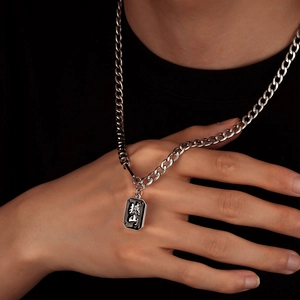 Collier chaîne cubaine en acier titane style hip hop avec pendentif rectangulaire noir