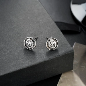 Retro lion head stud earrings for men and women featuring crown relief and oxidized silver finish