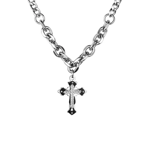 Collana a catena argentata con ciondolo a croce nera decorato con strass bianchi luminosi