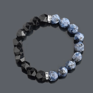 Bracciale di perline in agata blu e onice nero con tagli geometrici e distanziatori argento