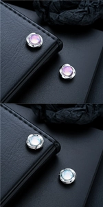 Dettaglio macro di orecchini Mobius in argento con inserti in pietra occhio di gatto