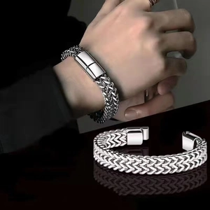 Bracelet double rangée pour homme en acier titane avec fermoir magnétique poli
