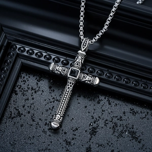 Collier Pendentif Croix en Acier Inoxydable Vintage Design Crâne Gothique Chaîne Vénitienne Argent Rétro pour Homme Bijoux