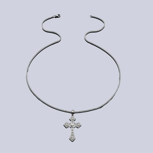 Collier croix vintage en argent antique avec détail cœur et chaîne à maillons ronds