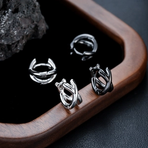 Orecchini a Bottone a Croce con Anello a Incastro in Rame per Uomo Donna Unisex Geometrici a Forma di X Fibbia Argento Nero