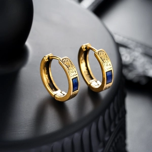 Men's fashion gold huggie earrings with engraved dragon pattern and blue gemstone inlay