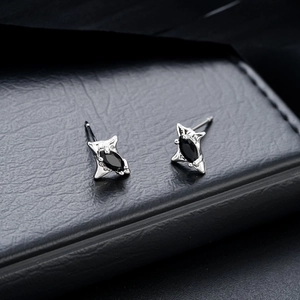 Orecchini a stella in argento con pietra nera a marquise in stile vintage gotico