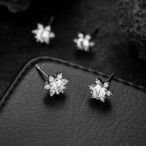 Fashion Snowflake Stud Earrings Copper Rhinestone Geometric Micro-Pave Ear Jewelry For Men Women Daily Commuter Accessory