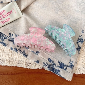 Pinces à cheveux élégantes en acétate avec motif marbré rose et bleu pour femmes chic