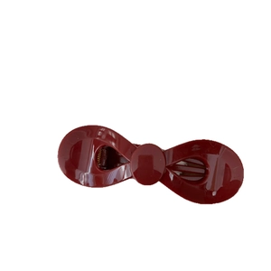 Eleganter dunkelroter Schleifen-Haarclip aus glänzendem Harz für minimalistisches Haarstyling