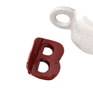 Pince à cheveux élégante 7cm rouge vin lettre B papillon avec une finition brillante