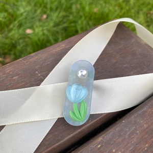 Sweet tulip and pearl duckbill hair clip with light blue floral design for women
