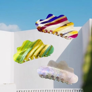 Cloud Shape Acetate Hair Claw Clip Large Wave Edge Colorful Striped Pearlescent Shark Clip For Summer Vacation Women Hair Accessories