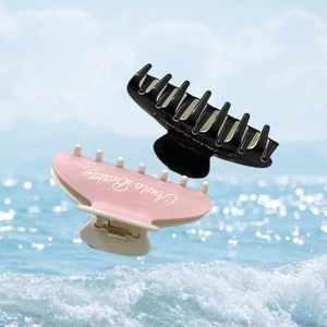 Pinces à cheveux en acétate noir et rose avec motif Amela Beauty en relief élégant