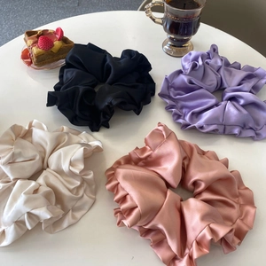 Chouchous en Satin Rétro Français Grands Plissés à Volants Attaches de Cheveux Élégants Style Maillard Bandeaux Élastiques pour Femmes