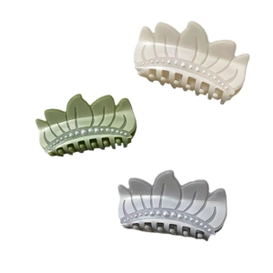 Pinces à cheveux lotus élégantes en acétate avec perles en blanc, vert et gris