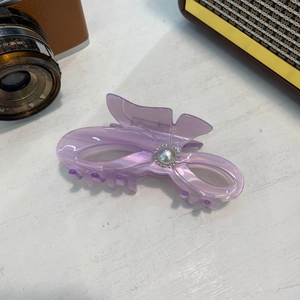 Elegante pinza para el pelo de acetato violeta con detalles de perlas y diamantes